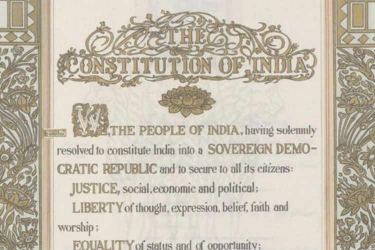 Preambul konstitusi menggunakan nama 'India', sedangkan pasal pertama menyebut 'India, yang adalah Bharat'.