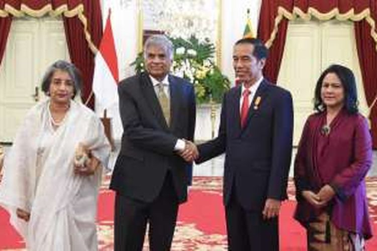 Presiden Joko Widodo Perdana Menteri Republik Demokratik Sosialis Sri Lanka Ranil Wickramasinghe saat melangsungkan pertemuan kerja di Istana Merdeka, Rabu (3/8/2016).