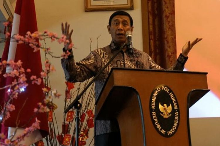 Menteri Koordinator bidang Politik, Hukum dan Keamanan Wiranto saat berbicara dalam forum diskusi kebangsaan yang diselenggarakan oleh Paguyuban Sosial Marga Tionghoa Indonesia (PSMTI) di Plaza Sinarmas, Jakarta Pusat, Kamis (26/1/2017). 