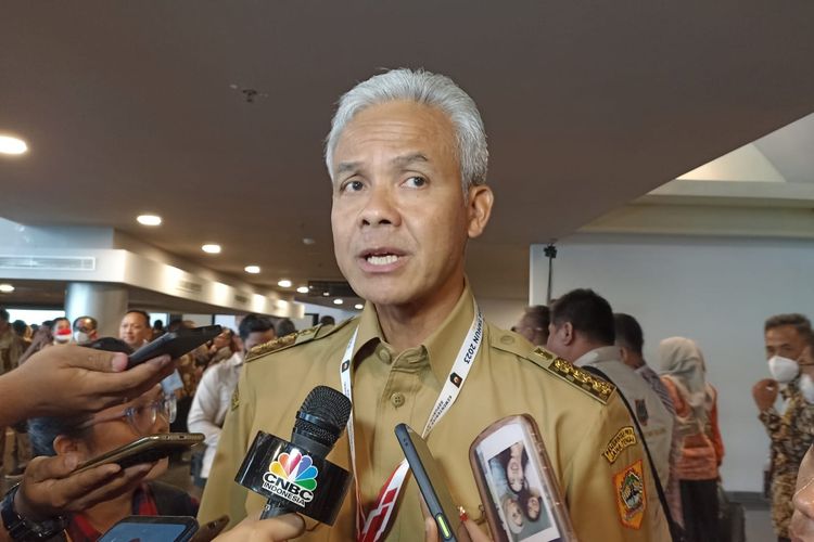 Gubernur Jawa Tengah sekaligus kader PDI-P, Ganjar Pranowo saat menghadiri Rapat Koordinasi Nasional (Rakornas) Kepala Daerah dan Forkopimda Tahun 2023 di SICC, Bogor, Selasa (17/1/2023). 