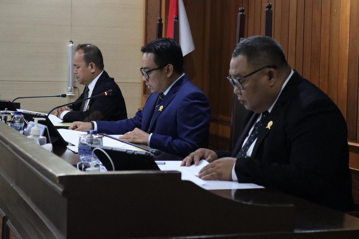Komisi Pengawas Persaingan Usaha (KPPU) menjatuhkan total denda sebesar Rp 4 miliar kepada PT CRRC Sifang Indonesia dan PT Anugerah Logistik Prestasindo. 