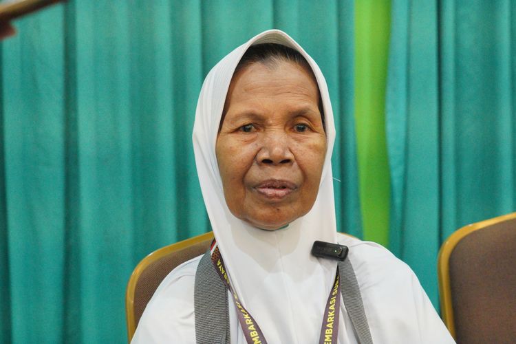 Kisah Diyem, Penjual Jamu Keliling Mojokerto untuk Naik Haji, Nabung Lebih 10 Tahun