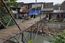 Warga Kebon Jeruk, Jakarta Barat, Keluhkan Kondisi Jembatan yang Reot dan Bergoyang