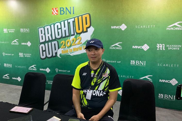 Pelatih tunggal putra Malaysia, Hendrawan, mengungkapkan alasannya belum kembali ke skuad bulu tangkis Indonesia. Ini dikatakannya saat ditemui Kompas.com dan awak media lainnya di Tennis Indoor Senayan pada Kamis (11/10/2022).