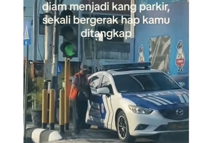 Tangkapan layar video tukang parkir disebut intel yang sedang menyamar, viral di media sosial. Ini penjelasan polres Cilacap