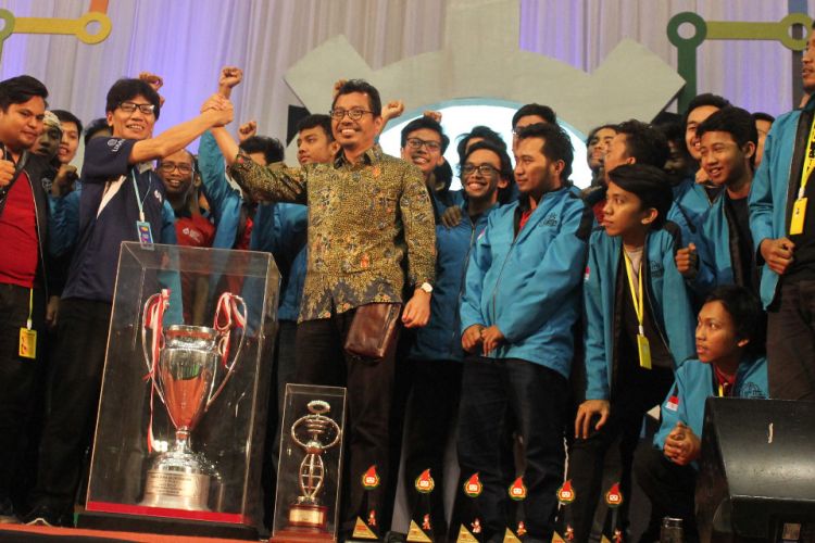 ITS Juara Umum Kontes Robot Indonesia