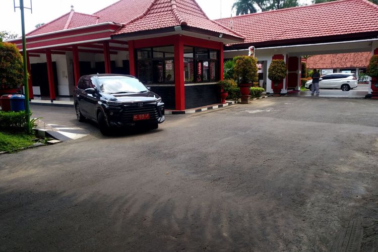 Suasana rumah dinas Wali Kota Blitar di Jalan Sodanco Supriyadi Nomor 18, Kota Blitar yang disatroni kawanan perampok, Selasa (13/12/2022)