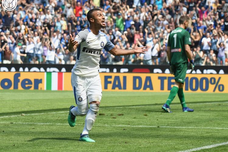 Pemain Inter Milan, Rafinha, saat laga melawan Udinese.