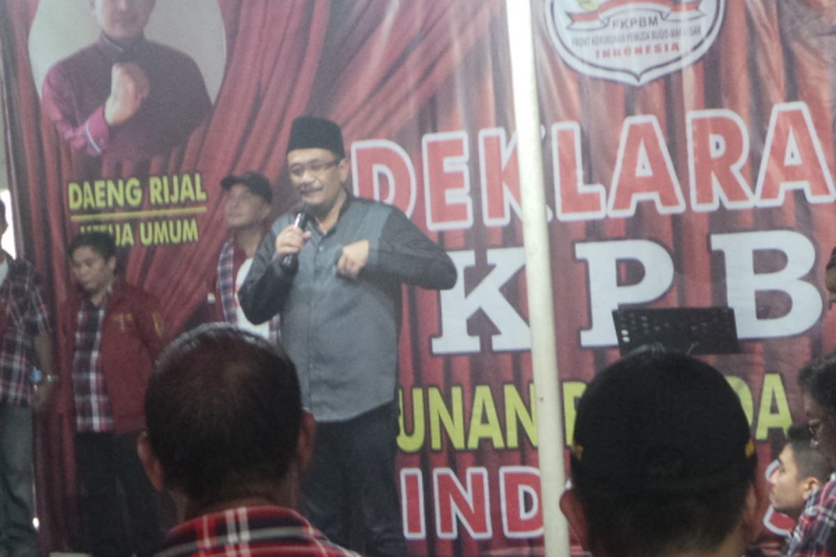 Calon wakil gubernur nomor pemilihan dua DKI Jakarta Djarot Saiful Hidayat saat menghadiri deklarasi dukungan Front Kerukunan Pemuda Bugis Makassar di kawasan Tanjung Priok, Jakarta Utara, Minggu (26/3/2017).