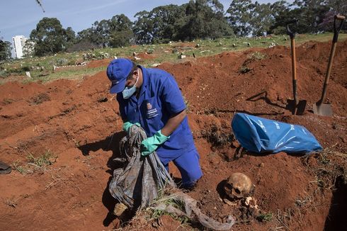Tukang Gali Kubur di Brasil: Kami Tidak Takut Apa pun Kecuali Covid-19