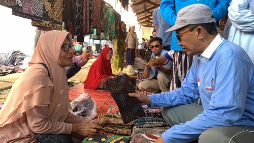 Pedagang di Pamekasan Minta Paslon Kharisma Angkat Nasib Perajin Batik