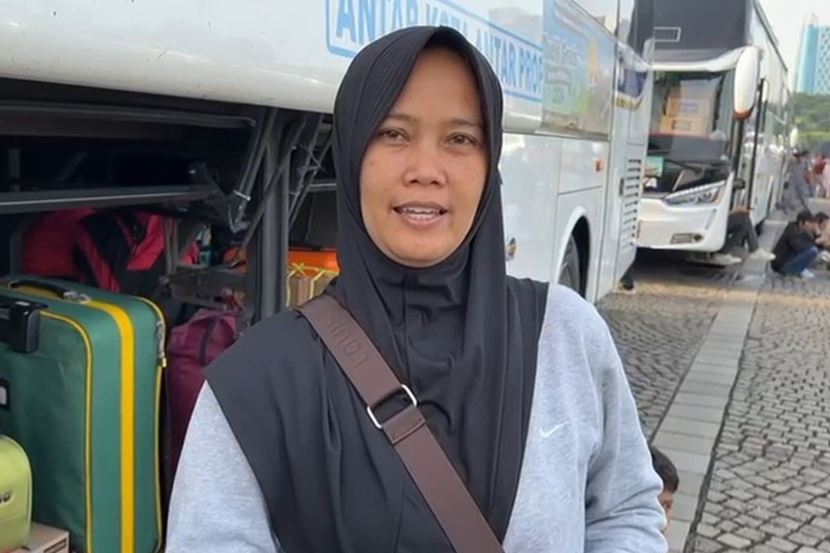 Lena, peserta mudik gratis Pemprov DKI Jakarta saat ditemui di Monas, Kamis (4/4/2024).