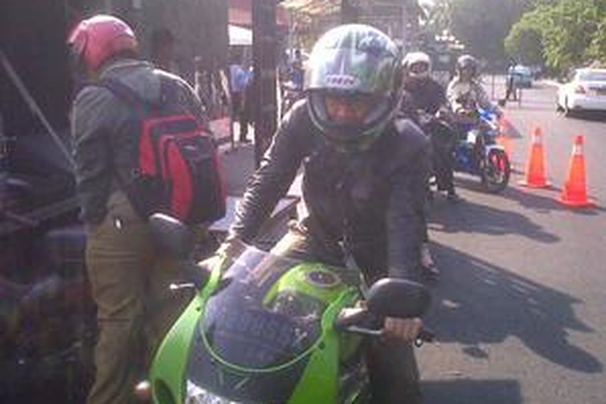 Tas dan bawaan pengunjung Gedung MPR/DPR, Selasa (20/10), disensor secara khusus 