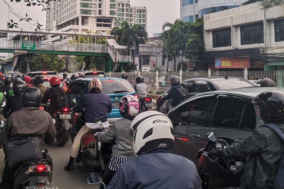 Jalan Warung Buncit menuju Ragunan pukul 17.49 WIB, Rabu (13/1/2021)