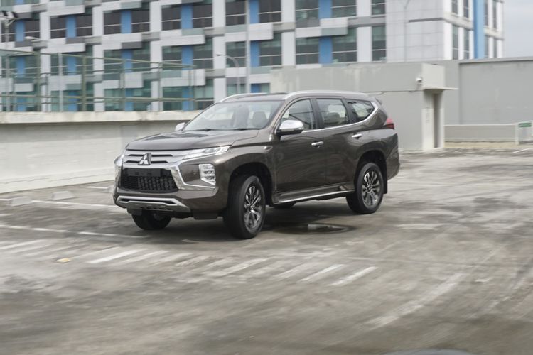 Kompas.com mendapat kesempatan melihat lebih dekat ubahan pada Mitsubishi Pajero Sport Dakar Ultimate 4x2 terbaru. SUV ini mendapat pembaruan di sisi eksterior dan interior