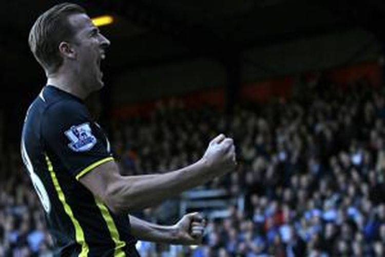 Ekspresi Harry Kane saat menjebol gawang QPR di Loftus Road, Sabtu (7/3/2015). 