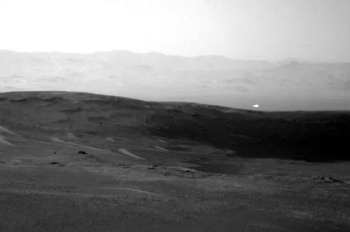 Robot Curiosity Potret Gumpalan Putih di Mars, Tanda Alien?