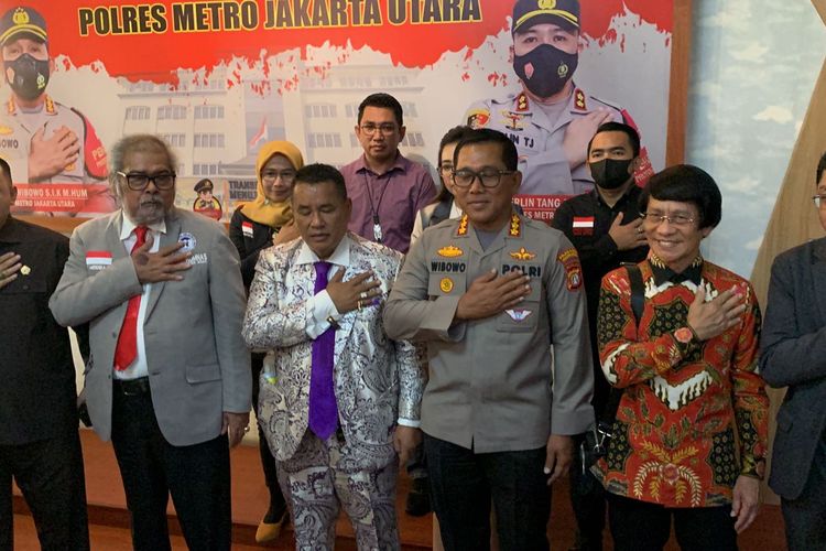 Arist Merdeka Sirait, Hotman Paris, Kapolres Jakarta Utara Kombes Wibowo dan Kak Seto dalam konferensi pers di Polres Metro Jakarta Utara, Selasa (20/9/2022).