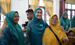 Luncurkan Sekolah Lansia Tangguh di Inhu, Henny Wahid: Bisa Berikan Rasa Tenang Bagi Lansia