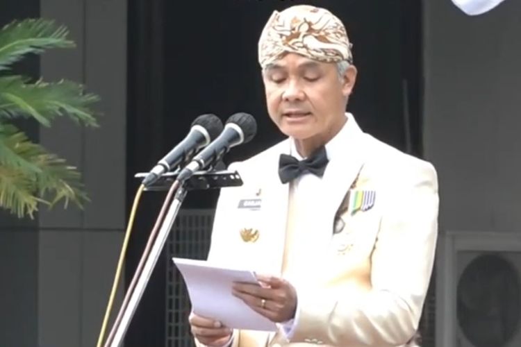Ganjar Pranowo saat berpidato sebagai inspektur upacara di hari Jadi Jateng ke 72