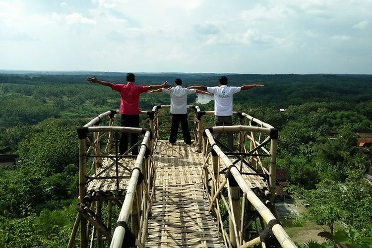 Tempat wisata bernama Bukit Kerek Indah di Kabupaten Ngawi, Jawa Timur (https://kerek.ngawikab.id/).