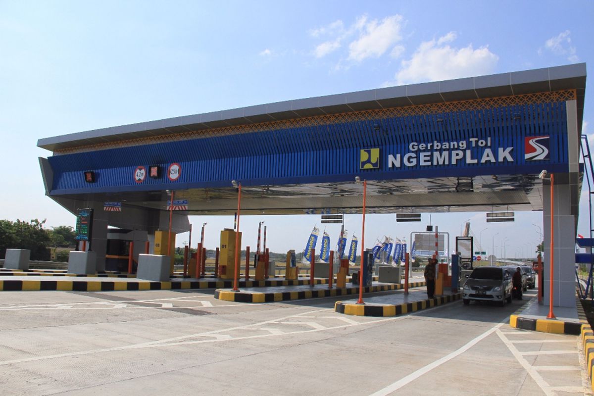 Gerbang Tol Ngemplak pada ruas Tol Solo-Ngawi.