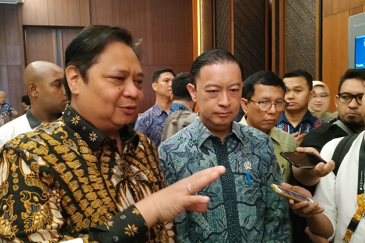 Menteri Perindustrian (Menperin) Airlangga Hartarto memberikan keterangan di Trade Expo Indonesia di ICE BSD, Tangerang, Banten, Kamis (17/10/2019).