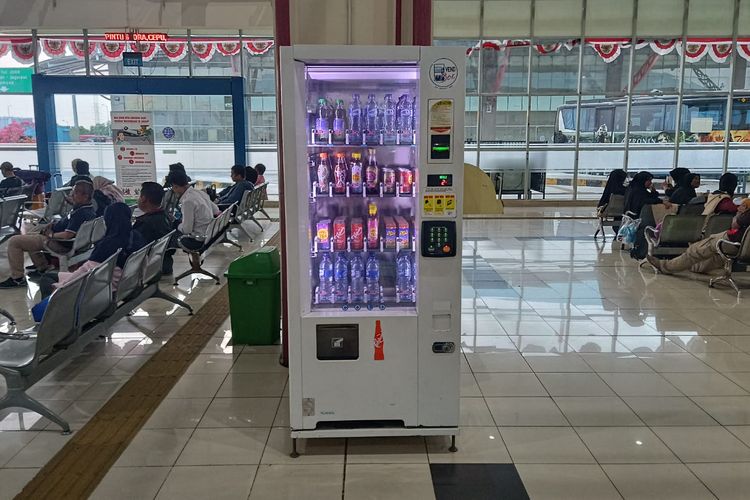 Vending Machine di Terminal Terpadu Pulo Gebang, Jakarta Timur