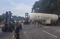 Truk Tangki Elpiji Terguling di Bypass Mojokerto Arah Surabaya, 3 Orang Terluka