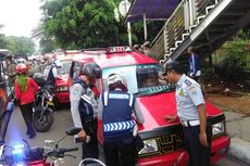 13 Angkot yang Mengetem di Stasiun Tanjung Barat Ditilang