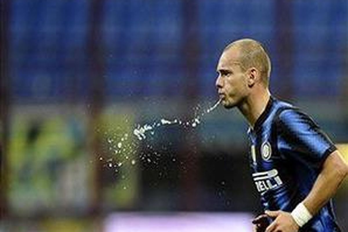 Gelandang Inter Milan, Wesley Sneijder, diminati Manchester United.
