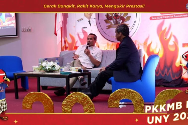 Bupati Wonogiri Joko Sutopo saat menjadi pembicara pada kegiatan Pengenalan Kehidupan Kampus Mahasiswa Baru (PPKMB) di Fakultas Ilmu Sosial (FIS) Universitas Negeri Yogyakarta (UNY), Kamis (25/8/2022).
