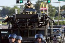 Presiden AS Barack Obama Larang Polisi Memiliki Peralatan Bergaya Militer