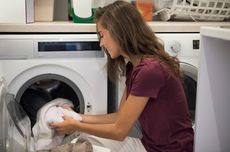 Berapa Lama Pakaian Basah Bisa Dibiarkan di Mesin Cuci agar Tidak Bau?