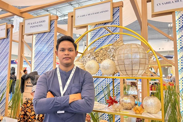 Syarif Ihsan, (26) sebagai CEO dan juga Founder dari CV Sabila Multi Kreasindo, Produsen kerajinan kerang dan sebagai agregator ekspor UMKM ke Amerika.