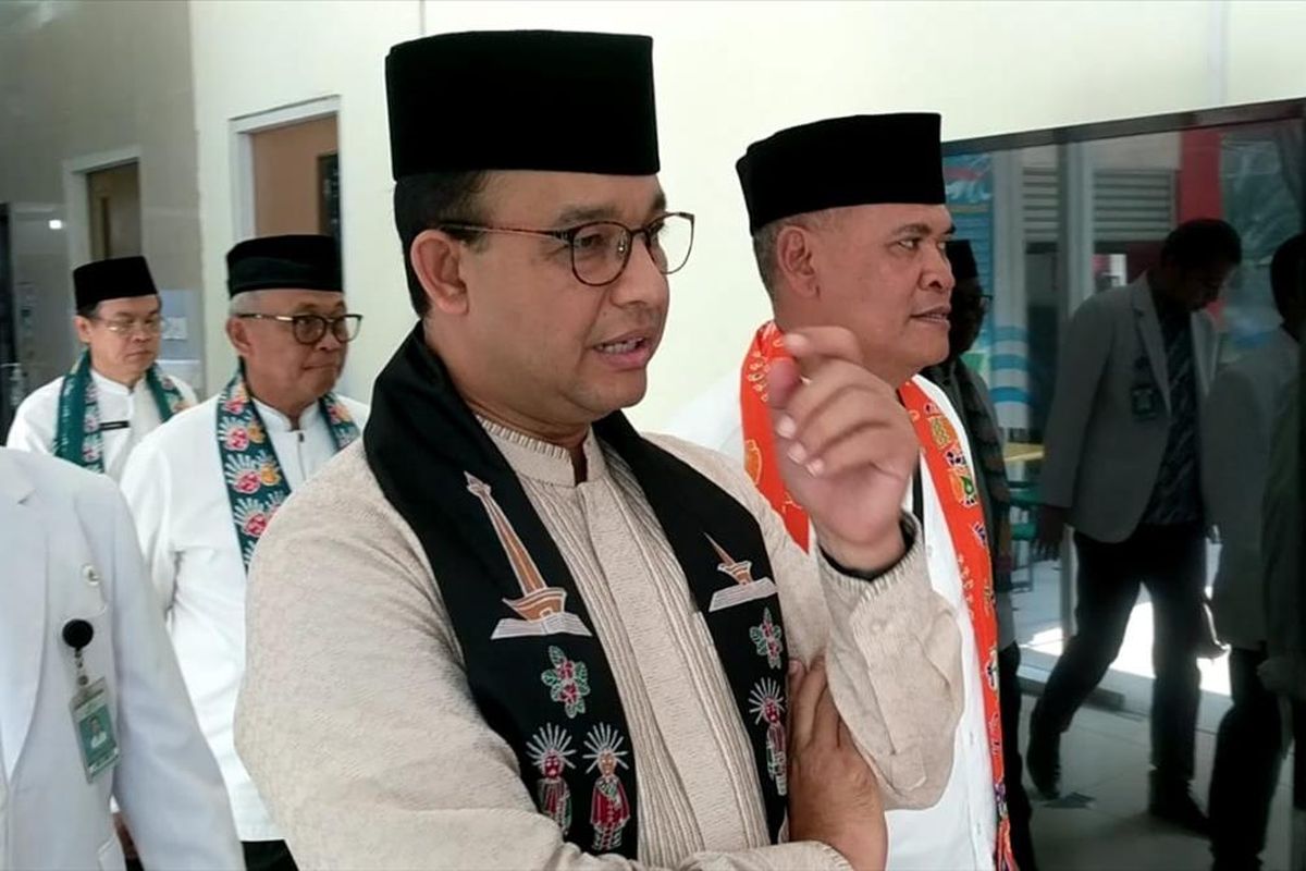 Gubernur DKI Jakarta Anies Baswedan di RSUD Koja, Jakarta Utara