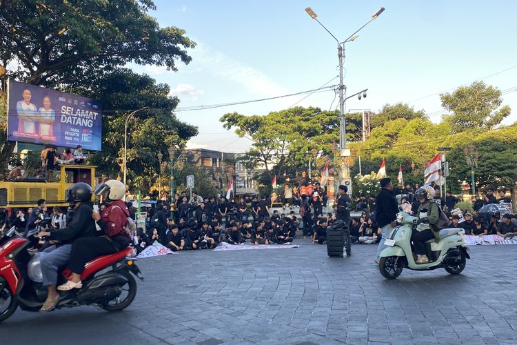 Ratusan Mahasiswa Demo di Malang, Bawa Seruan “Indonesia Sekarat”