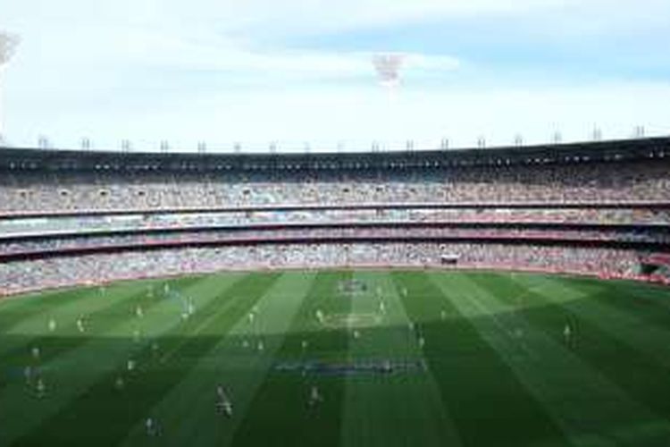 Laga footy pada 2016 Toyota AFL Premiership Season antara klub Collingwood dan Geelong Cats digelar di Melbourne Cricket Ground, Melbourne, Victoria, Australia, pada akhir Mei 2016.