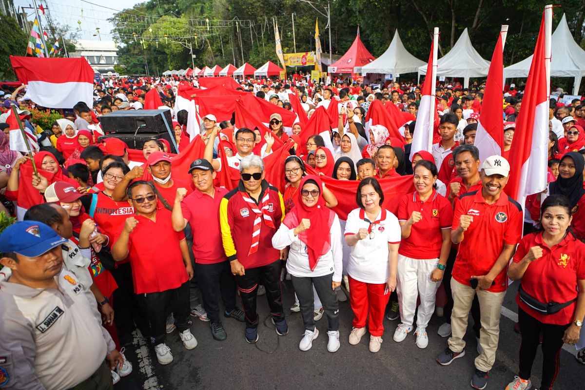 Gempita Kemerdekaan diawali kegiatan Car Free Day (CFD) bernuansa merah putih di Jalan Merdeka depan Balai Kota Pematang Siantar, Minggu (13/08/2023) 