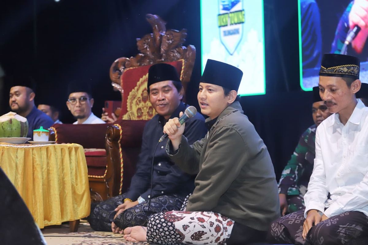 Bupati Trenggalek Mochamad Nur Arifin saat menghadiri pengajian dalam rangka peringatan Maulid Nabi Muhammad SAW yang digelar Koperasi Serba Usaha (KSU) Sumber Makmur, Desa Masaran, Kecamatan Munjungan, Kamis (11/9/2025).