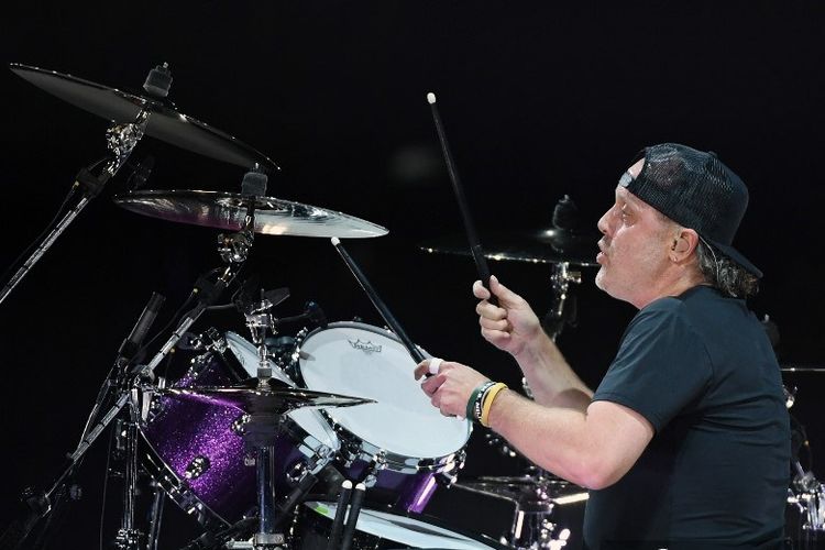 Drummer Lars Ulrich bersama bandnya, Metallica, tampil di WorldWired Tour di T-Mobile Arena di Las Vegas, Nevada, AS, pada 26 November 2018.