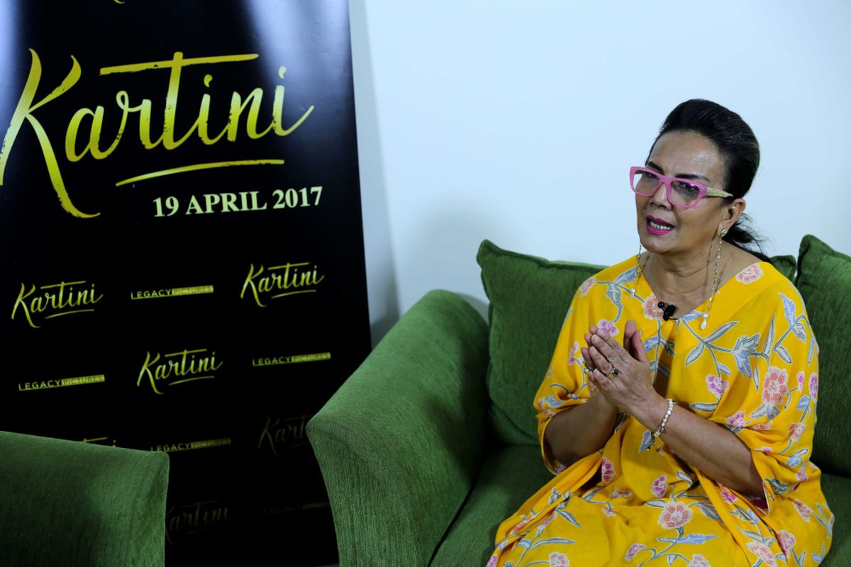 Christine Hakim saat wawancara eksklusif Kompas.com seputar film Kartini di Gedung Kompas Gramedia, Palmerah Barat Jakarta , Sabtu (8/4/2017). Film garapan sutradara Hanung Bramantyo mengisahkan perjuangan RA Kartini akan tayang di bioskop mulai 19 April 2017.