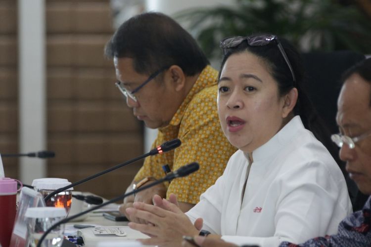 Menteri Koordinator Pembangungan Manusia dan Kebudayaan memimpin Rapat Koordinasi Tingkat Menteri (RTM) Rehabilitasi dan Rekonstruksi Pasca Bencana Gempa Bumi di NTB, di Jakarta, Jumat (5/10/2018). 