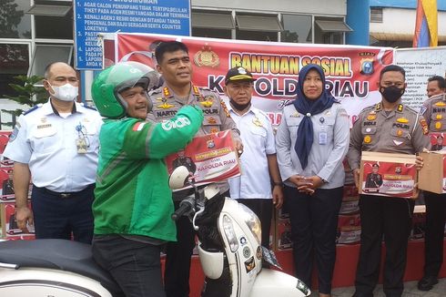 Terdampak Kenaikan Harga BBM, Ojol hingga Sopir Bus di Riau Dapat Bantuan Sembako dari Polisi