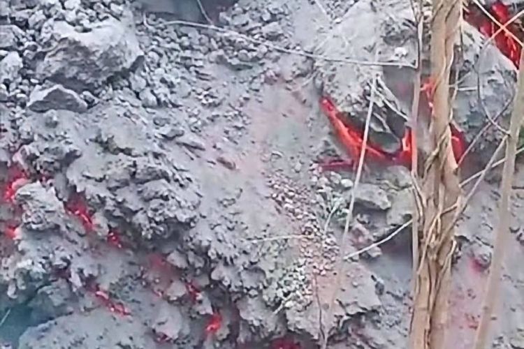 BPGMBGT: Aliran Lava Gunung Lewotolok Belum Masuk Area Perkebunan Warga