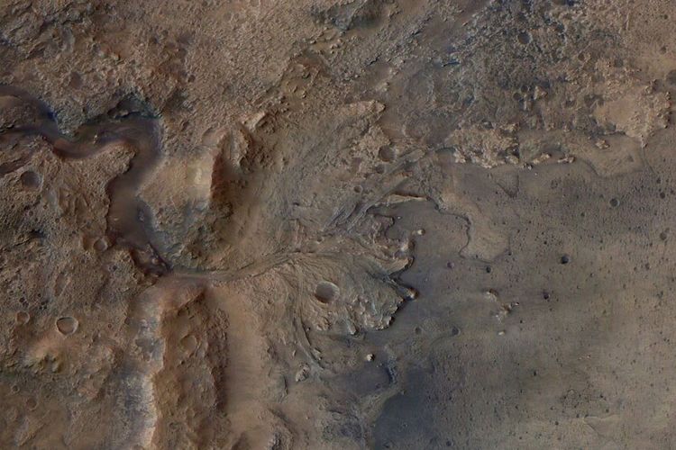 Gambar sisa-sisa delta purba di Kawah Jezero Mars, yang dijelajahi Perseverance NASA untuk mencari tanda-tanda kehidupan mikroba yang memfosil. Analisis ilmuwan mengungkapkan Kawah Jezero adalah danau Mars kuno.