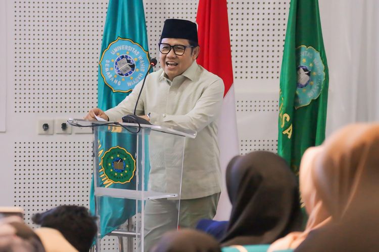 Wakil Ketua DPR RI Abdul Muhaimin Iskandar saat menghadiri bedah buku miliknya di Universitas Wahid Hasyim (Unwahas), Semarang, Jawa Tengah, Kamis (6/6/2024).