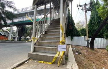 Lantai Bolong di JPO Jalan Daan Mogot Sudah Diperbaiki