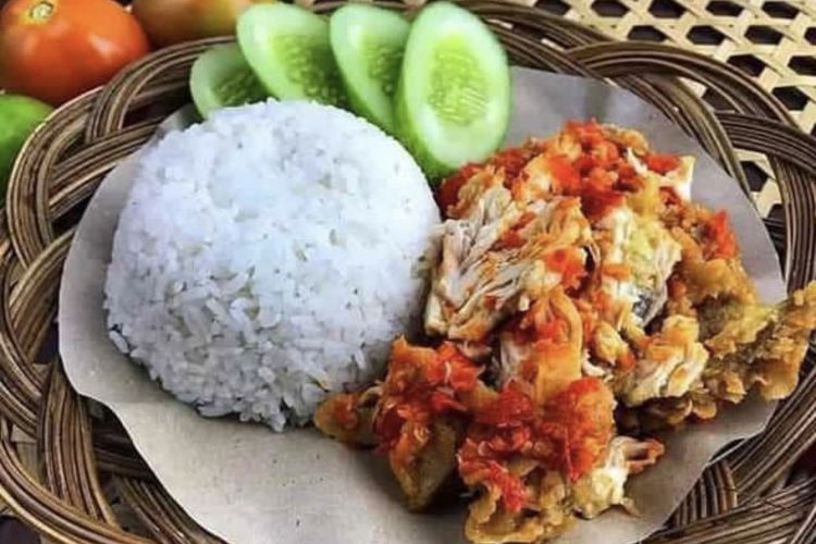 Produk Ayam Geprek Express buatan Mian dan istrinya di Cibubur, Bogor, Jawa Barat.