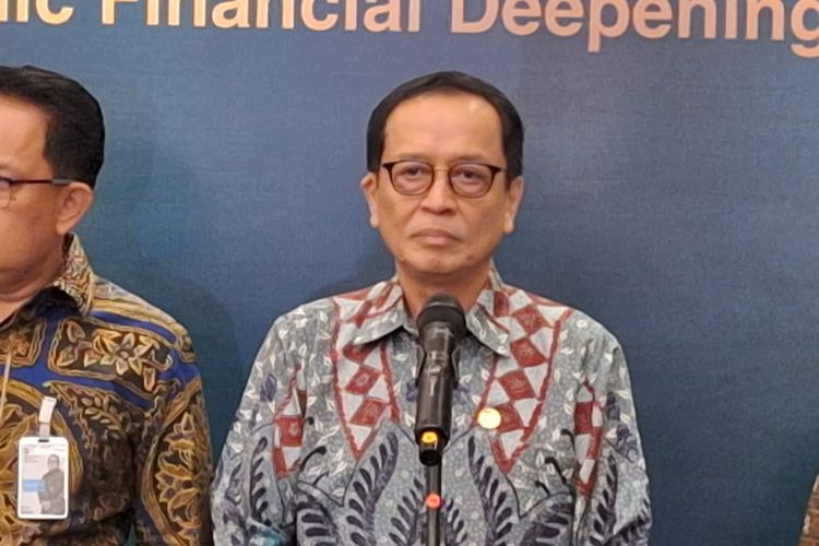 Kepala Eksekutif Pengawas Perbankan Otoritas Jasa Keuangan (OJK) Dian Ediana Rae dalam Indonesia Islamic Finance Summit 2025, Senin (3/11/2025).